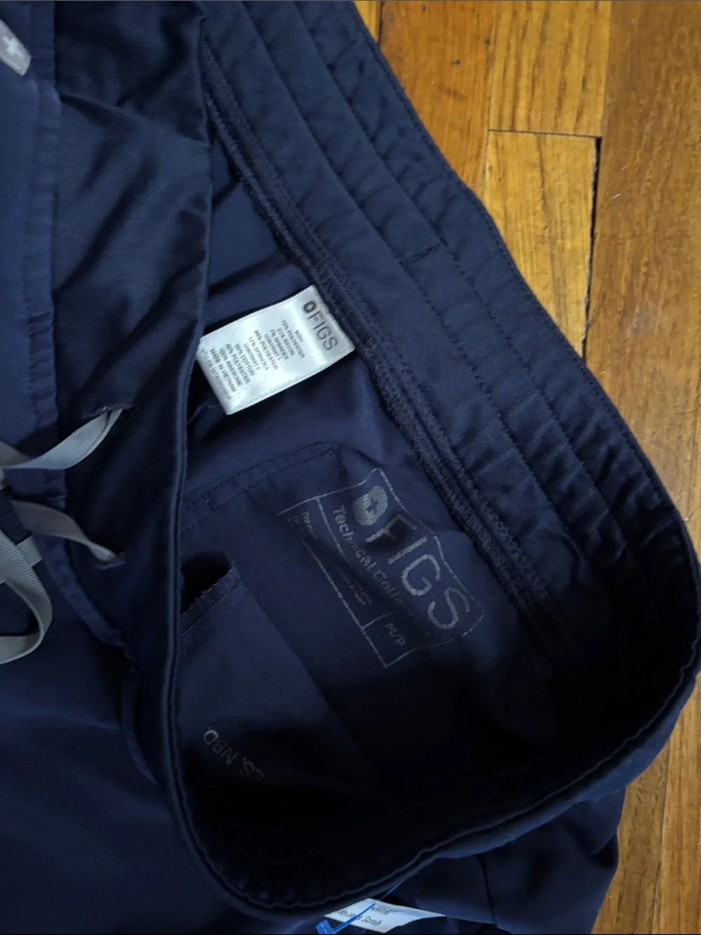 Figs Navy Women's Jogger pant scrub MP - damaged zipper cargo pocket